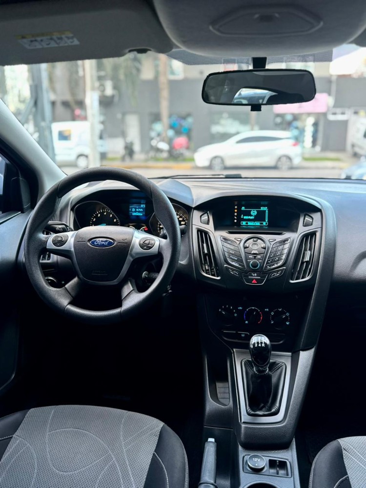 Ford Focus 1.6 S SEDAN — foto 12